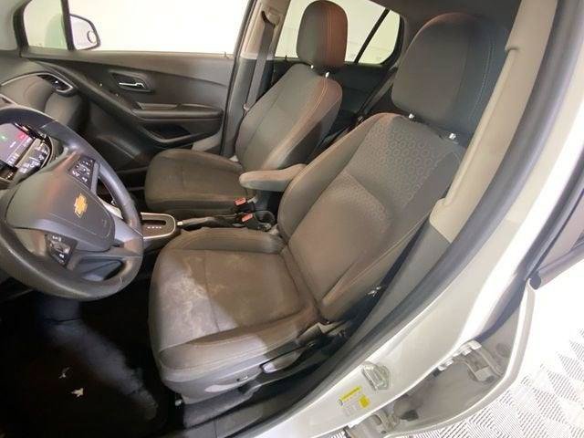 Used 2021 Chevrolet Trax LS w/ Tint and Cruise Package FWD image 18