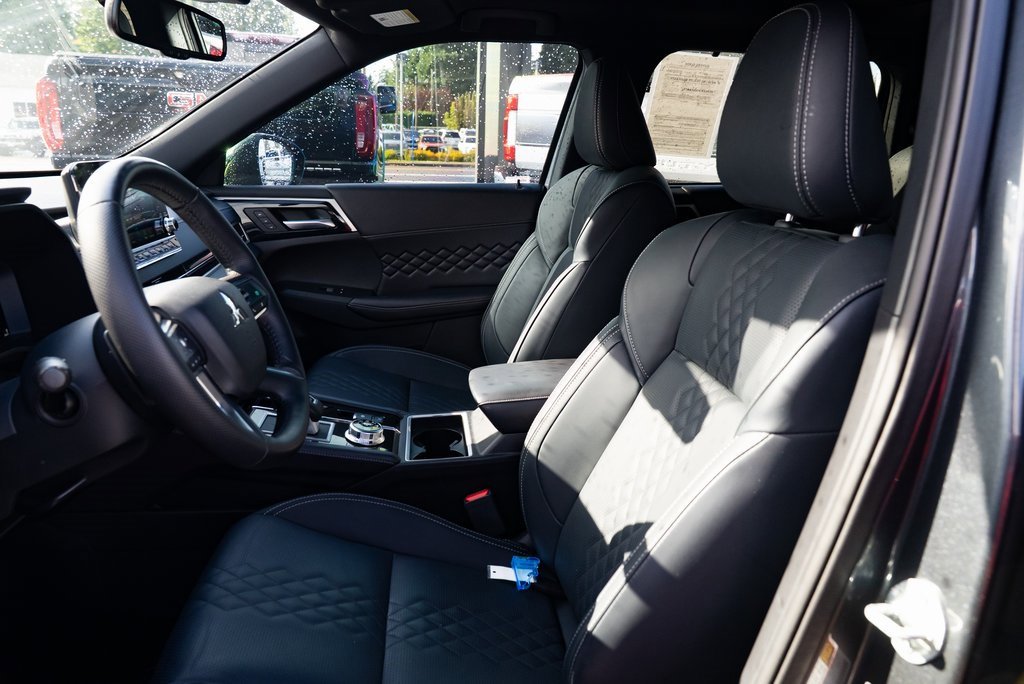 Used 2025 Mitsubishi Outlander SEL Black Edition image 17