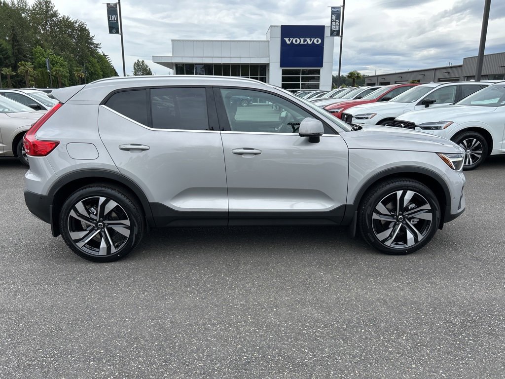 New 2025 Volvo XC40 B5 Ultra w/ Protection Package Premier image 9