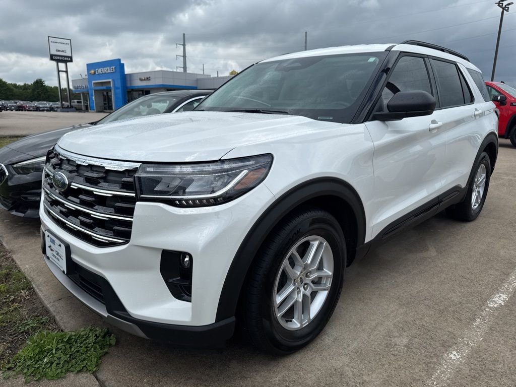 Used 2026 Ford Explorer Active w/ Active Comfort Package image 2