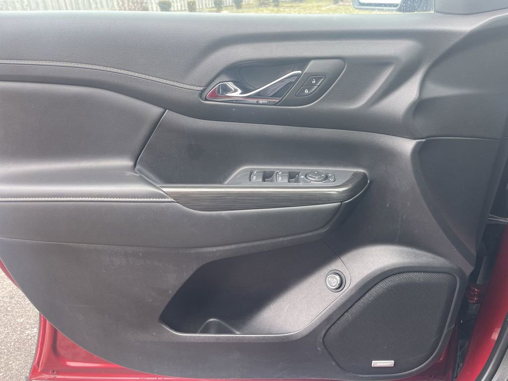 Used 2023 GMC Acadia SLT image 25