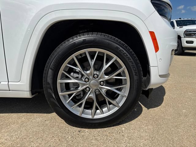Used 2025 Jeep Grand Cherokee L Summit AWD/4WD image 9
