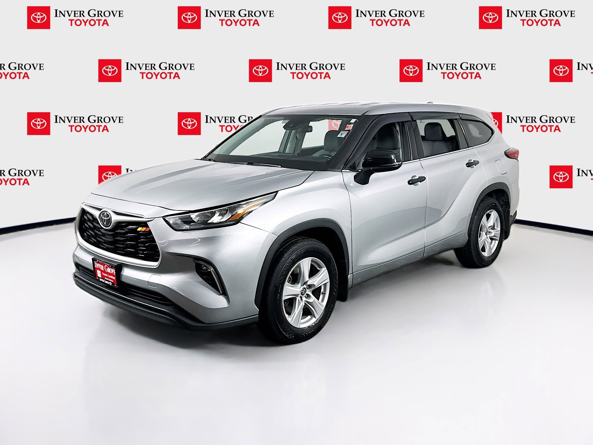 Used 2020 Toyota Highlander LE image 1