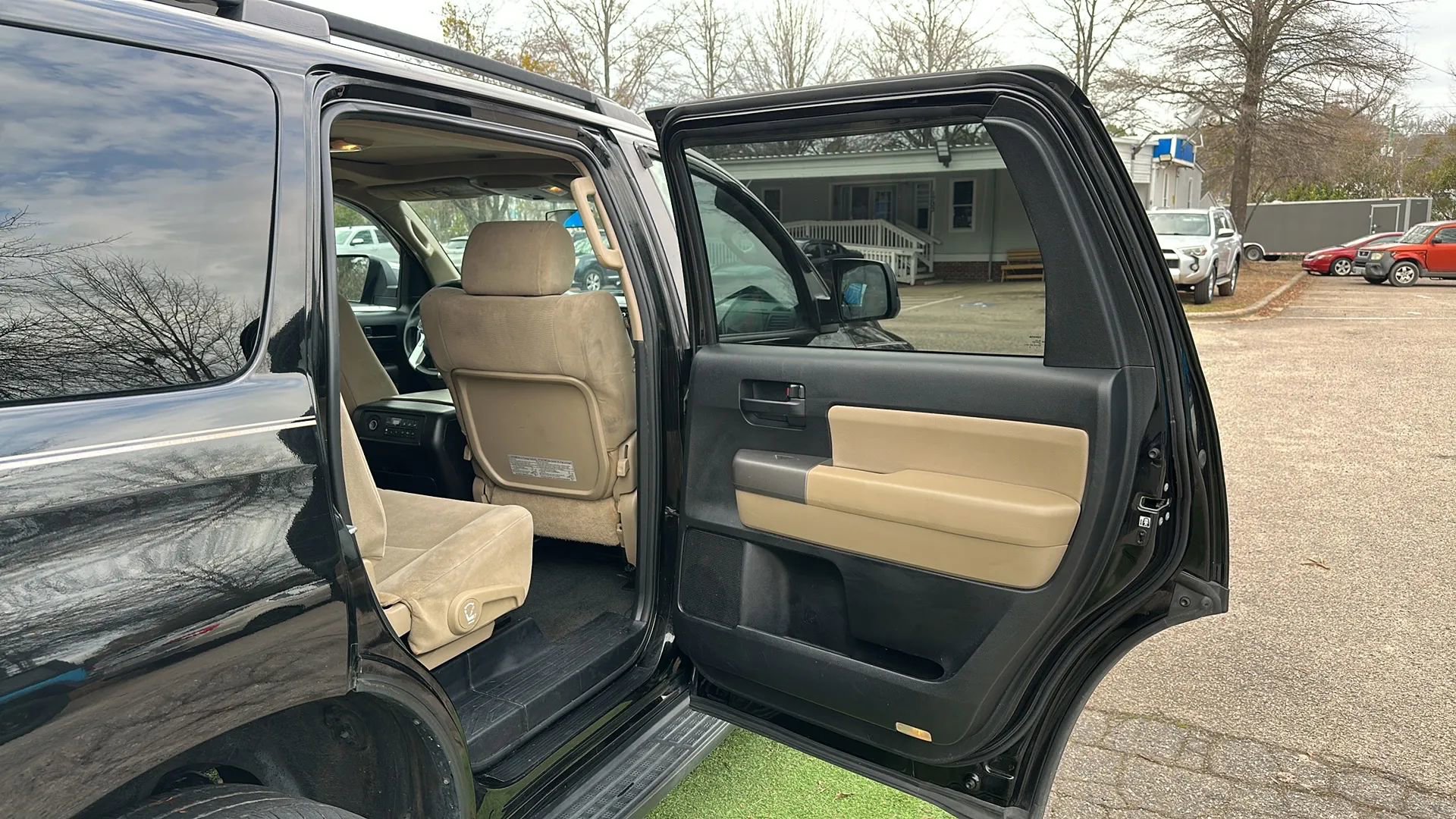 Used 2014 Toyota Sequoia SR5 AWD/4WD image 25