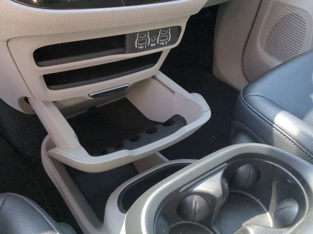 Used 2024 Chrysler Pacifica Touring-L FWD image 17