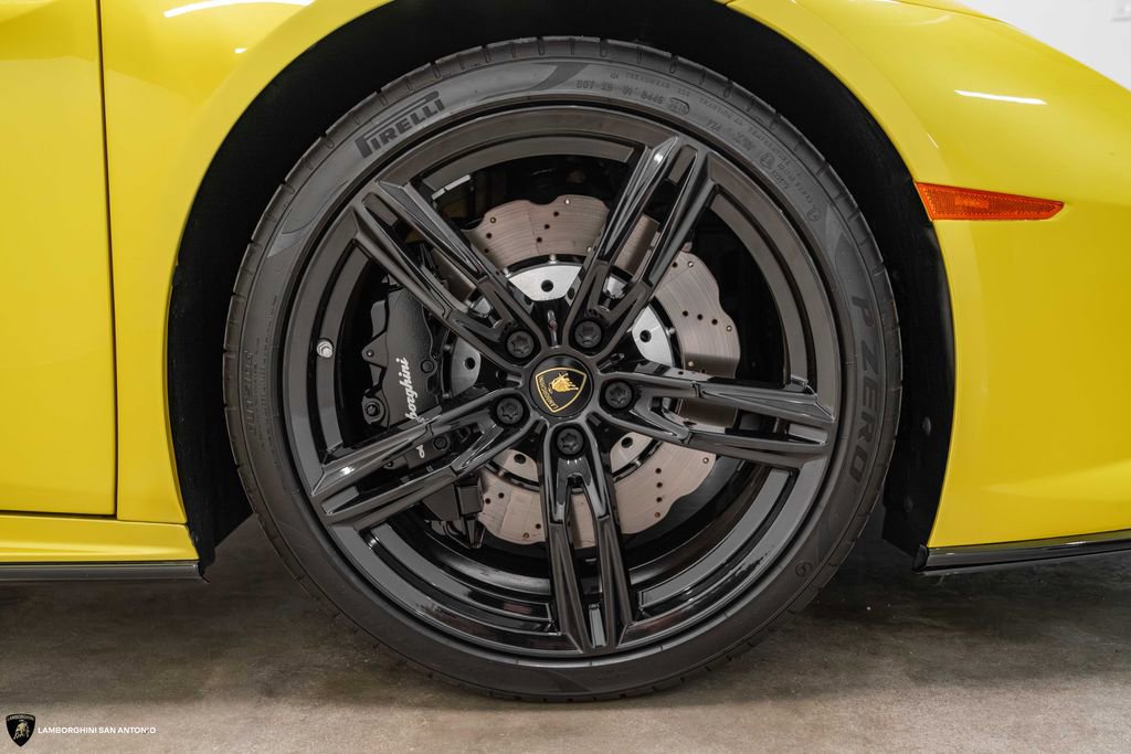 Used 2020 Lamborghini Huracan EVO RWD image 9