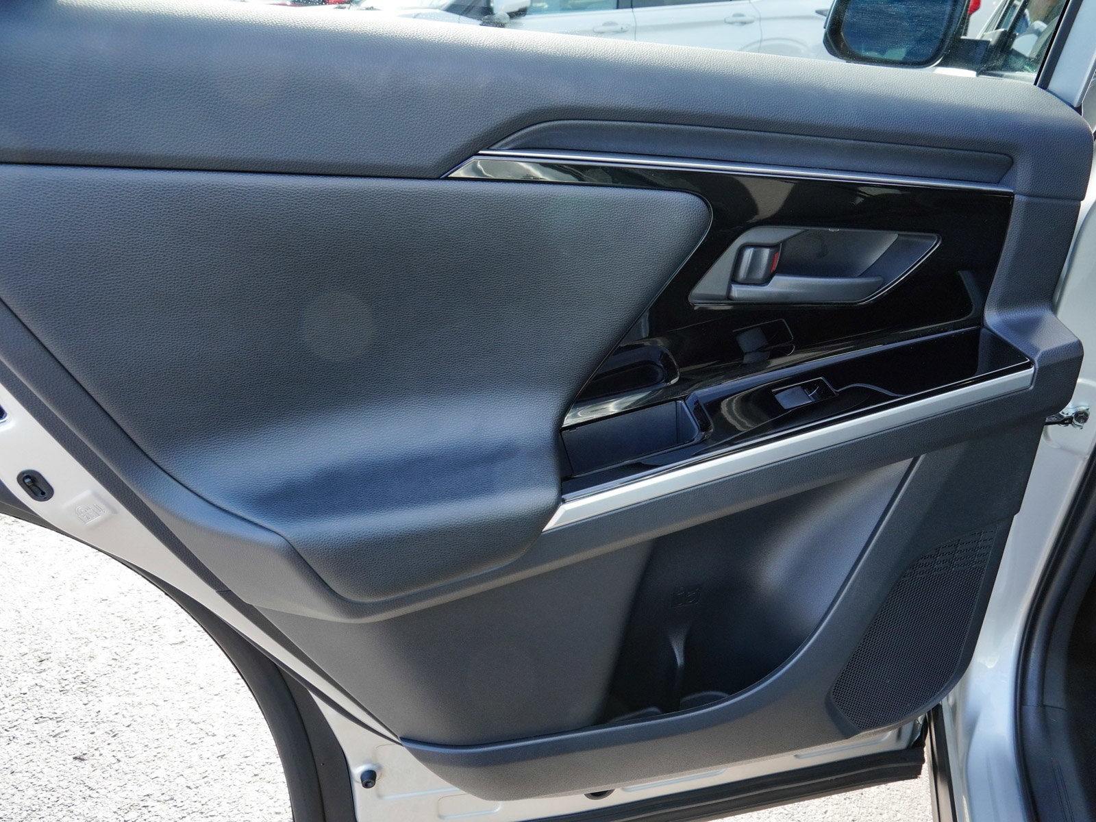 Used 2025 Toyota bZ4X AWD image 12