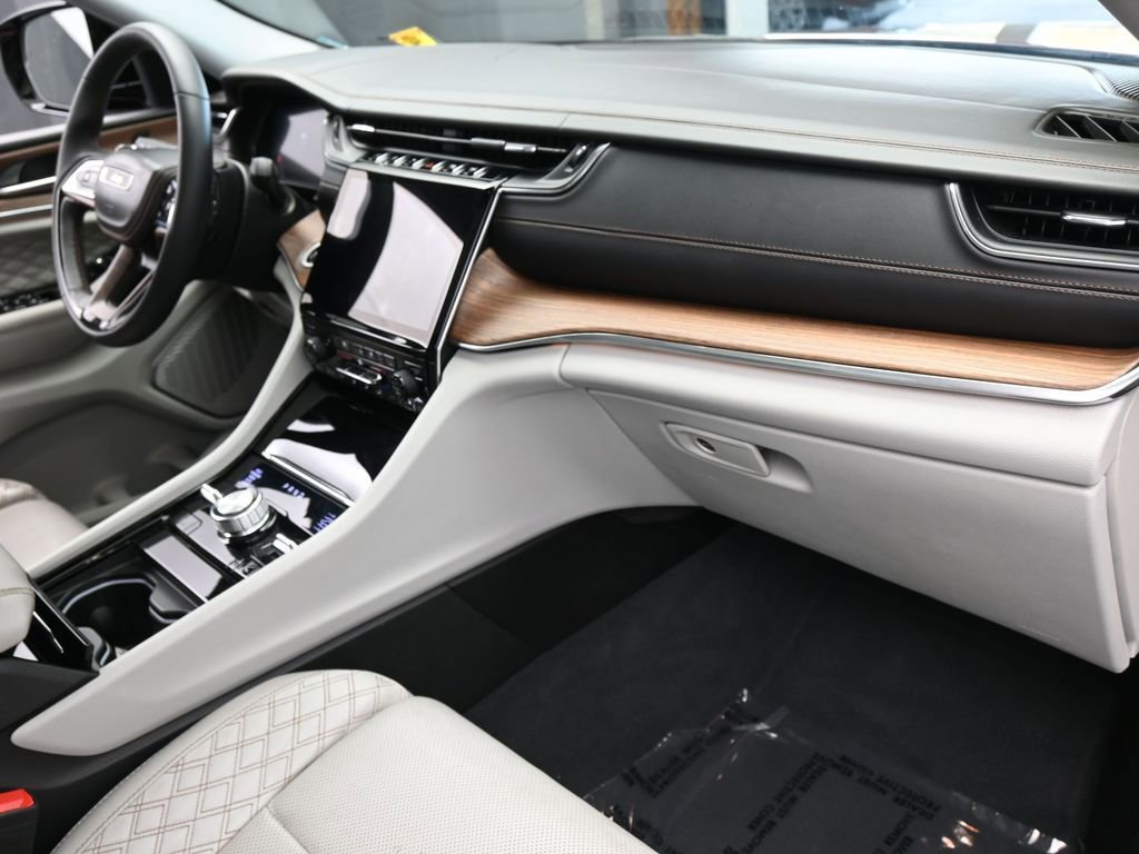 Used 2023 Jeep Grand Cherokee L Summit w/ Luxury Tech Group V image 55