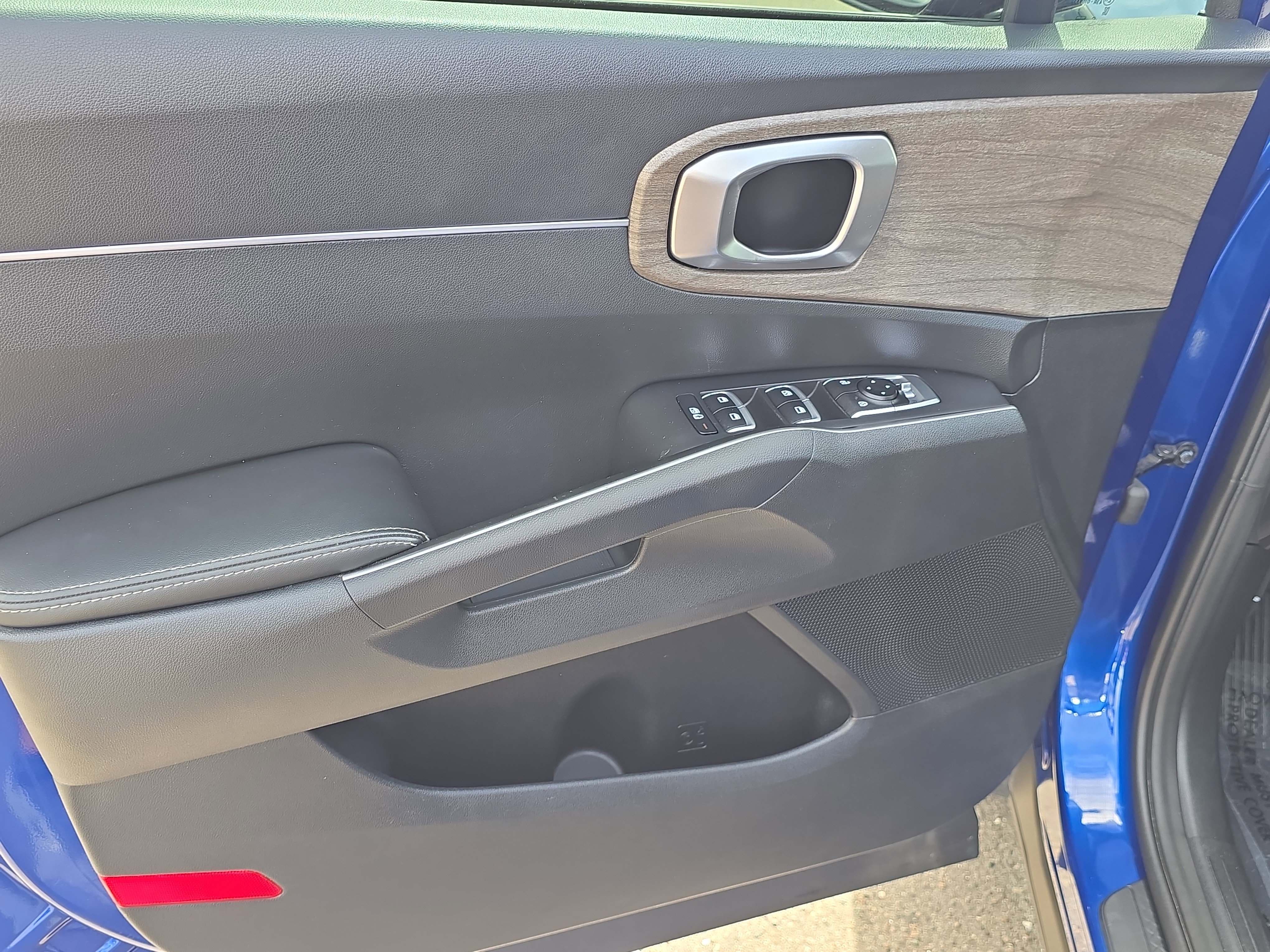 Certified 2022 Kia Sorento EX w/ Panoramic Sunroof Package FWD image 18