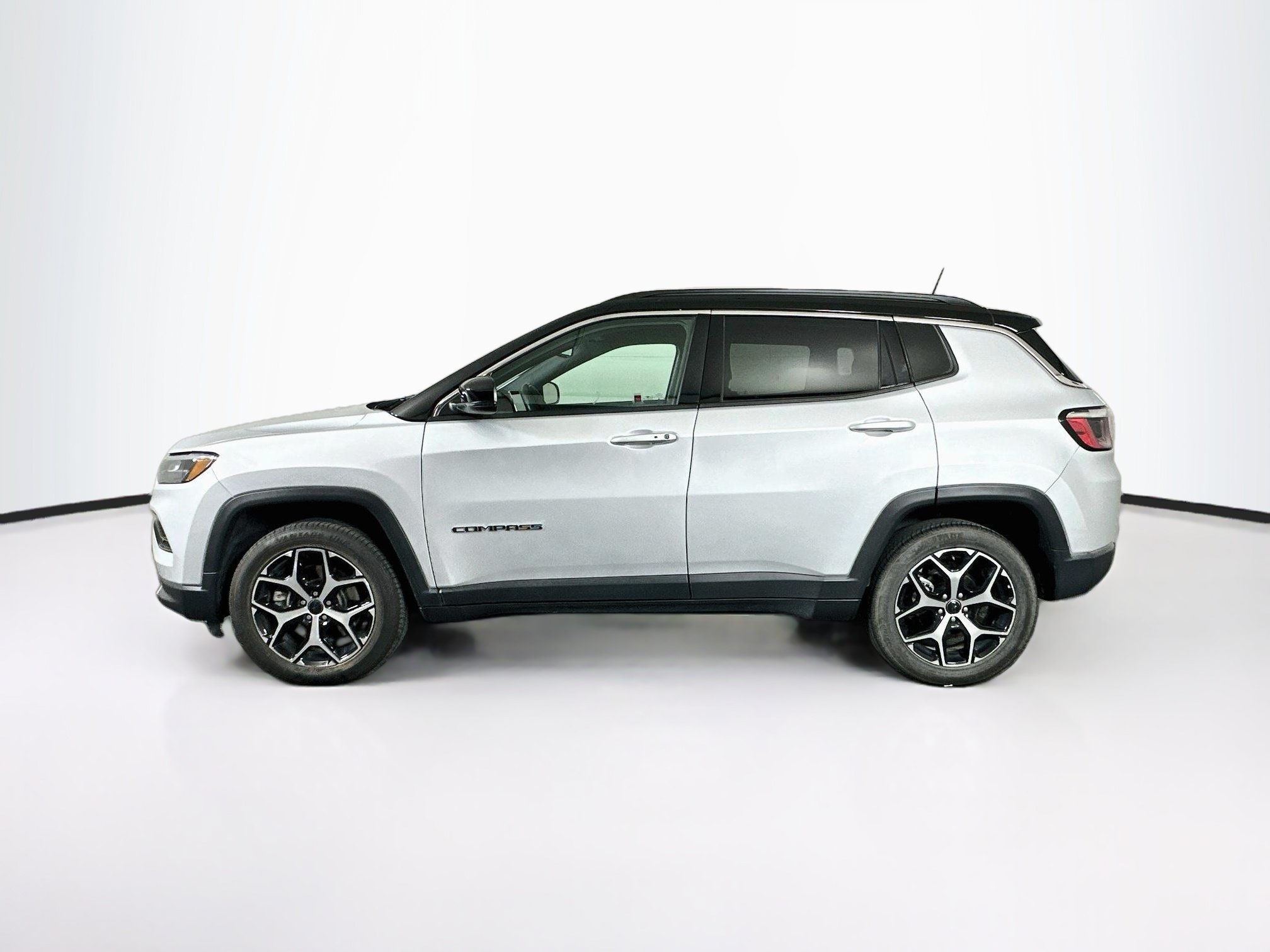 Used 2025 Jeep Compass Limited AWD/4WD image 4