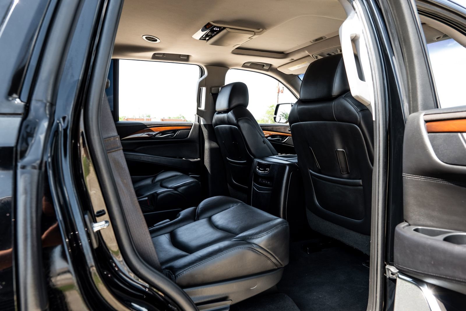 Used 2018 Cadillac Escalade Premium Luxury AWD/4WD image 34