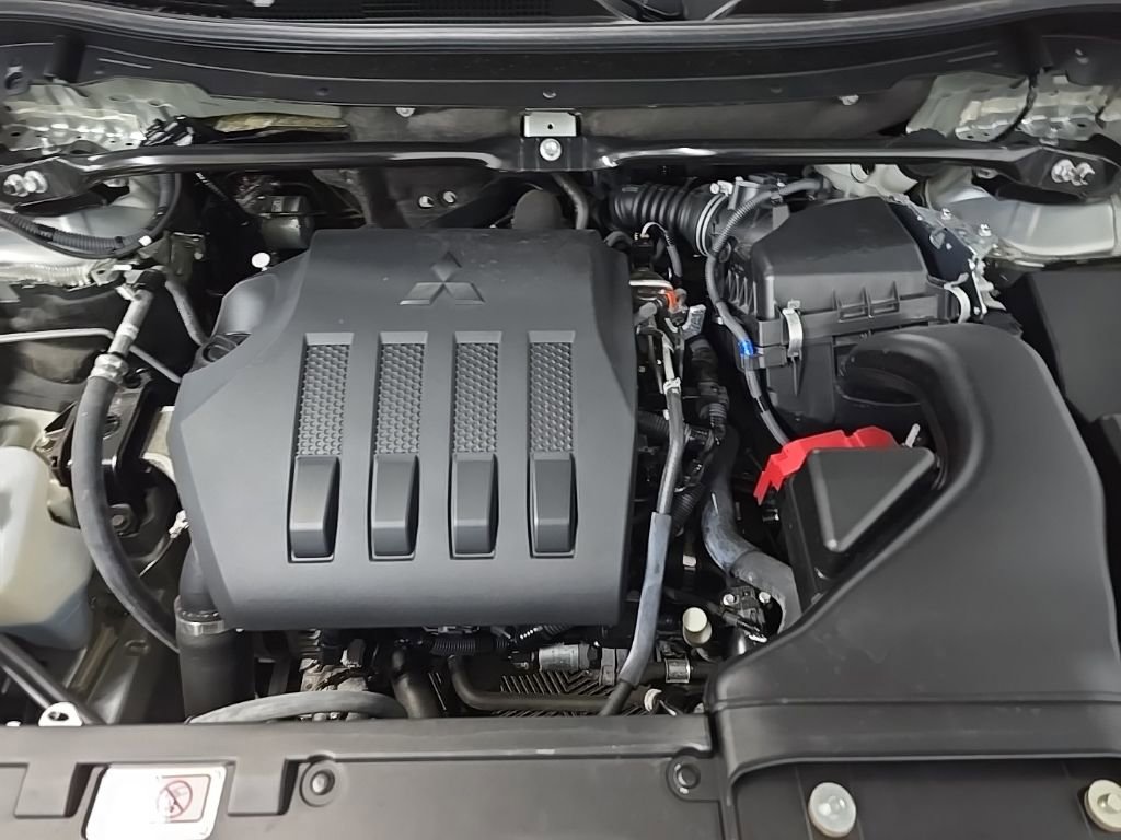 Used 2024 Mitsubishi Eclipse Cross LE image 12