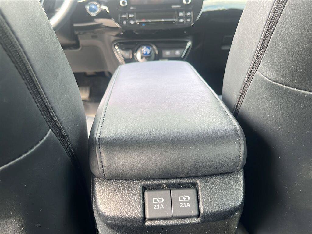 Used 2022 Toyota Prius AWD image 17