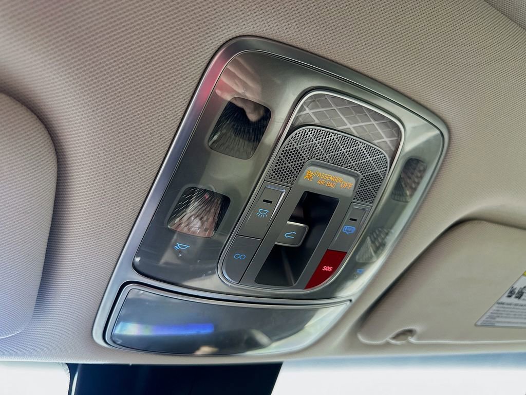 Used 2023 Genesis GV70 2.5T w/ Advanced Package image 32