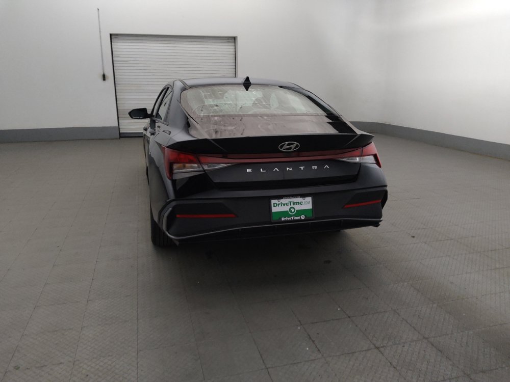 Used 2024 Hyundai Elantra SEL FWD image 6