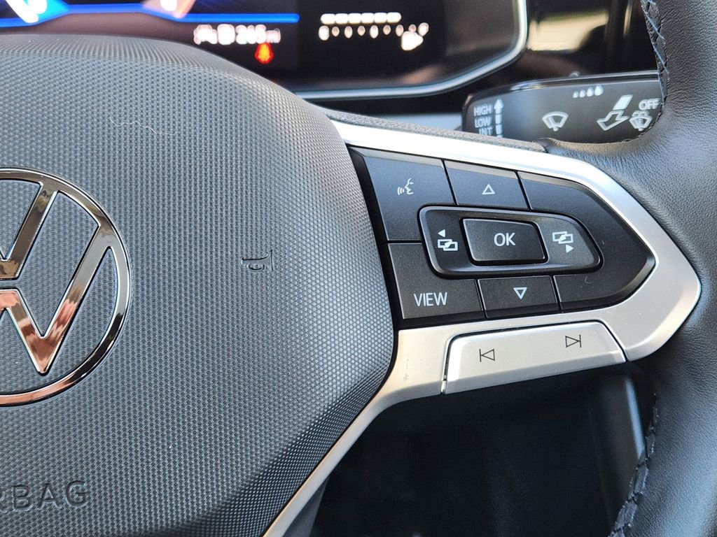 Certified 2025 Volkswagen Jetta SE w/ Sunroof Package image 19