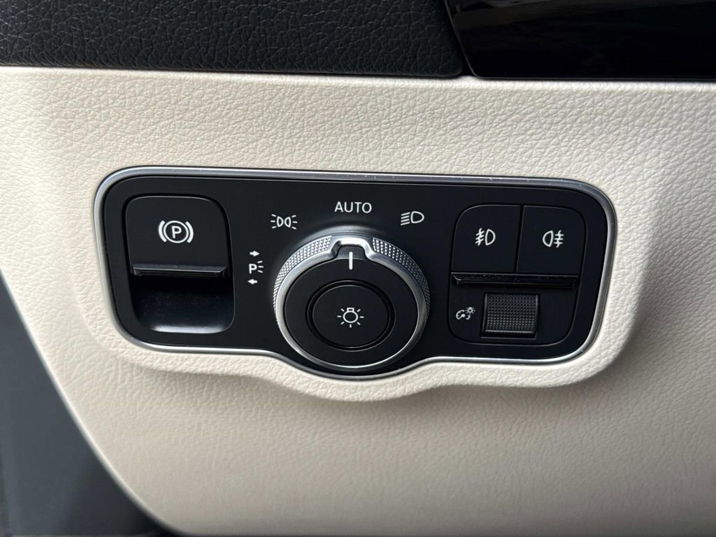 Used 2021 Mercedes-Benz GLA 250 4MATIC image 44