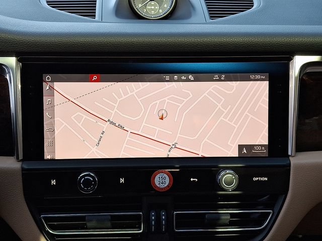 Certified 2026 Porsche Macan AWD/4WD image 18