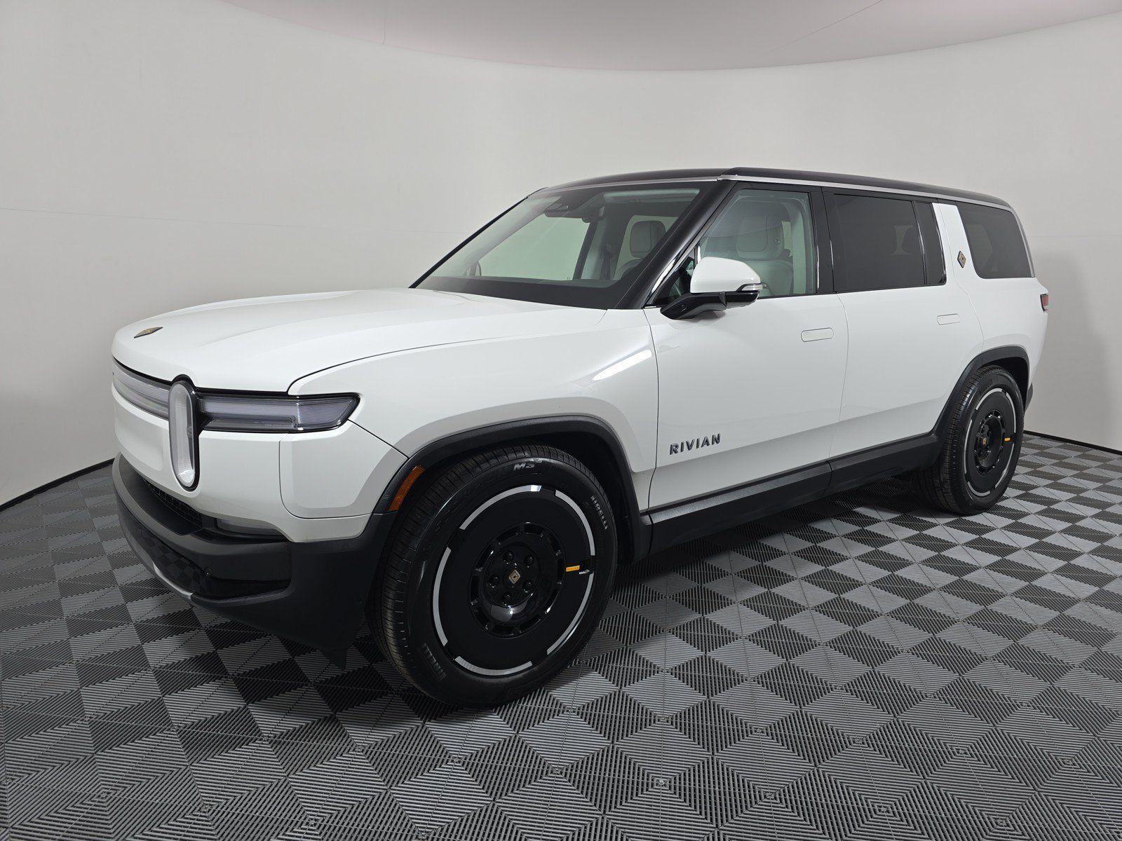 Used 2025 Rivian R1S Adventure