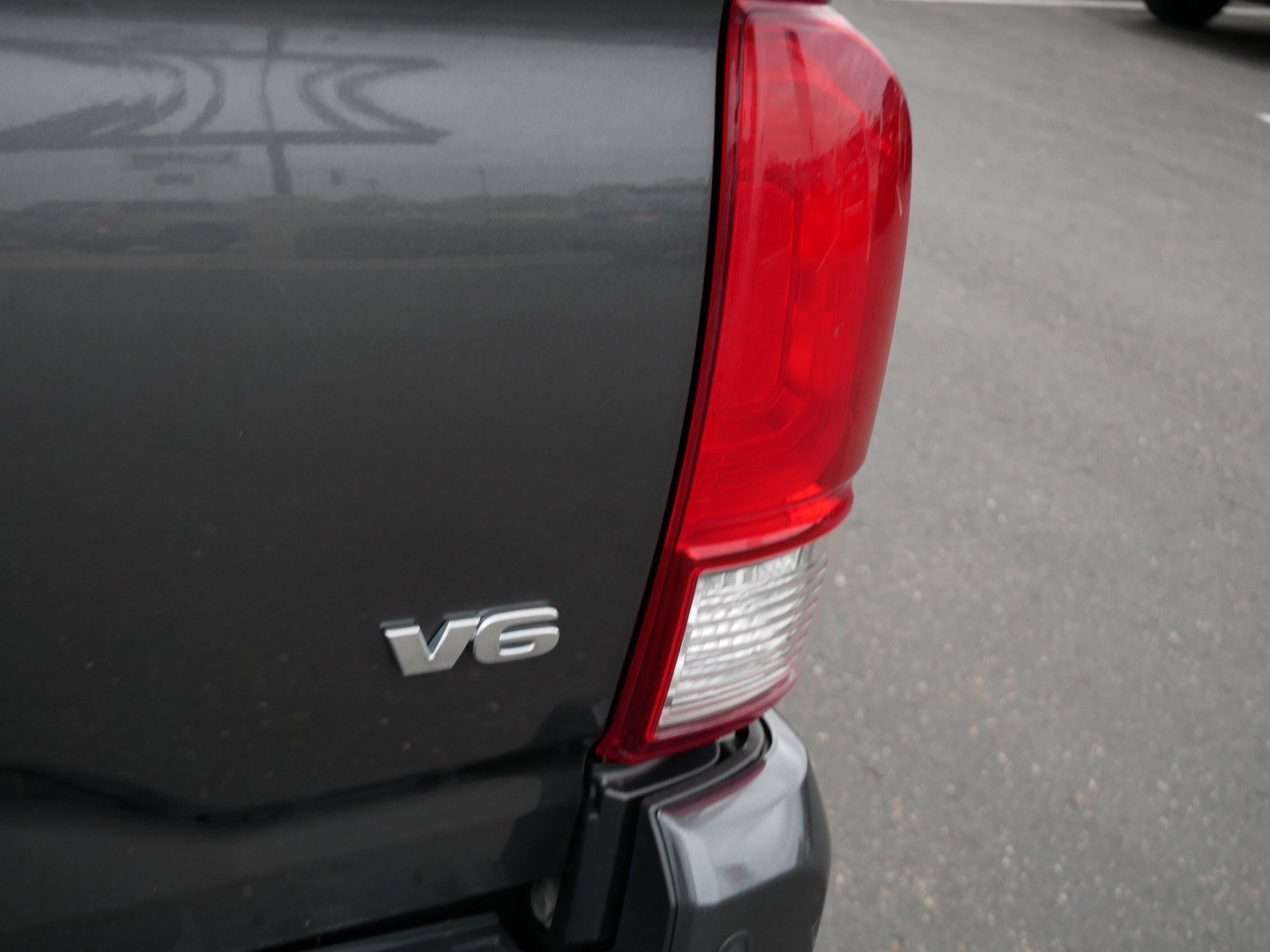 Used 2017 Toyota Tacoma TRD Off-Road AWD/4WD image 18