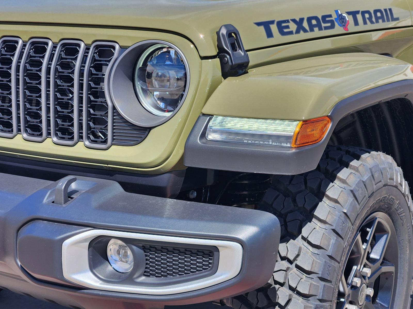 New 2026 Jeep Gladiator Mojave AWD/4WD image 9