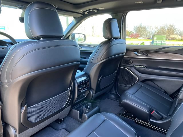 New 2026 Jeep Grand Cherokee L Limited w/ Trailer Tow Package AWD/4WD image 34