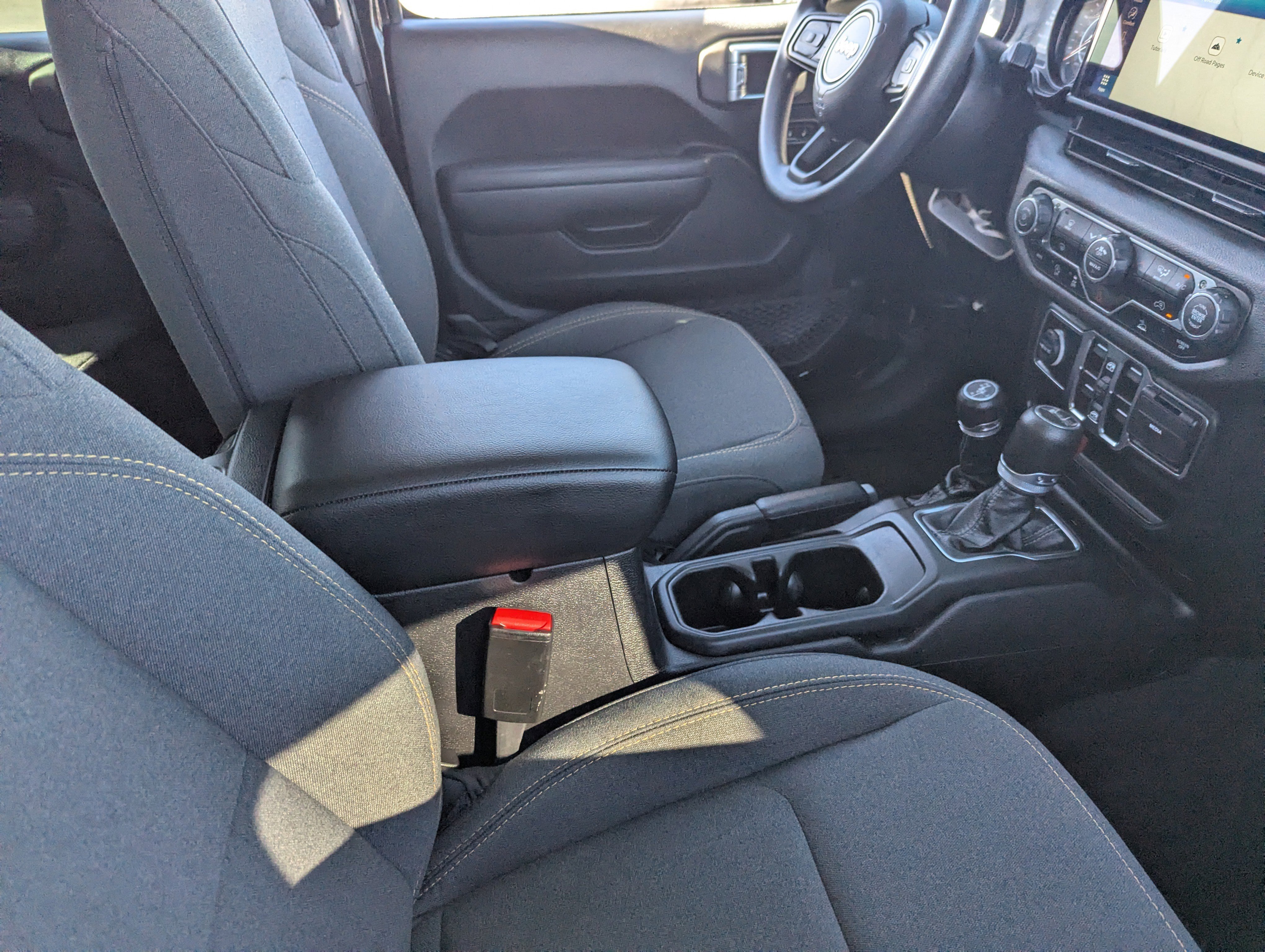 Used 2025 Jeep Gladiator Sport image 11