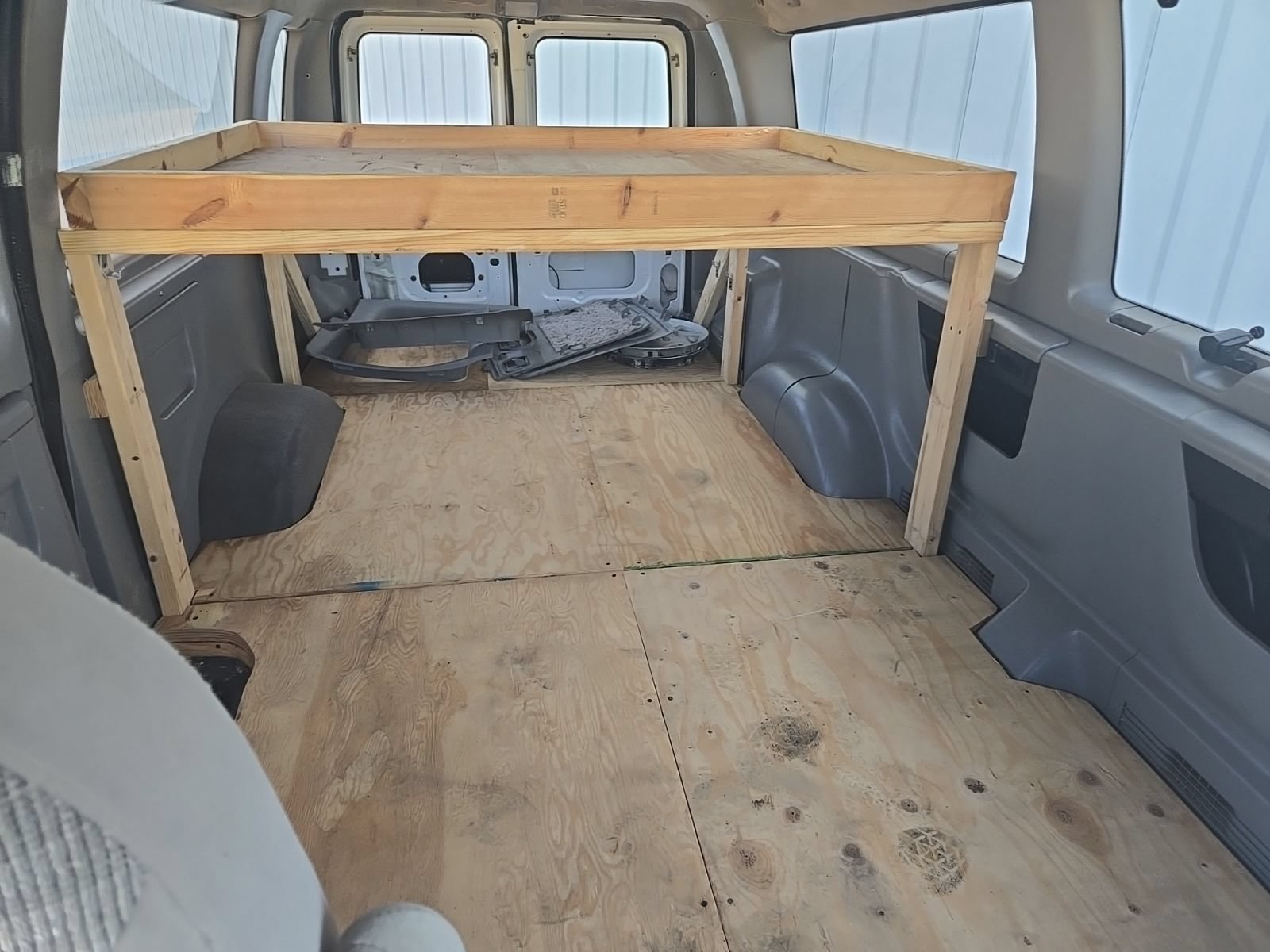 Used 2002 Ford E-350 and Econoline 350 XLT RWD image 9
