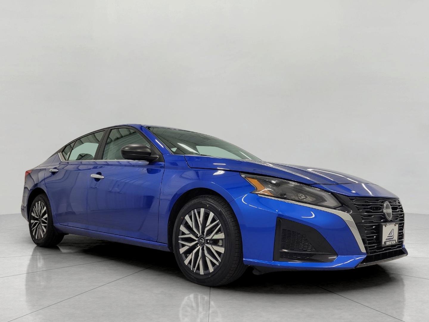 Used 2025 Nissan Altima 2.5 SV FWD image 1