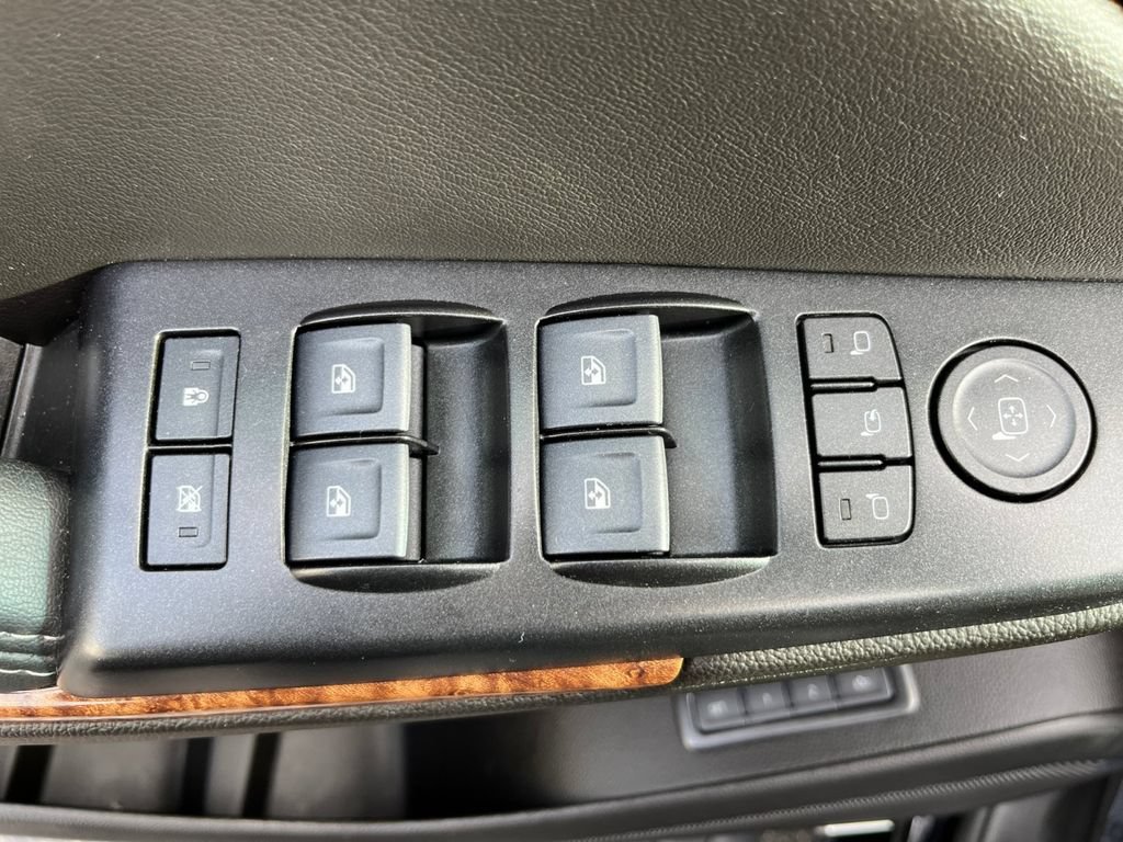 Used 2020 Chevrolet Suburban Premier w/ Premier Plus Edition AWD/4WD image 18