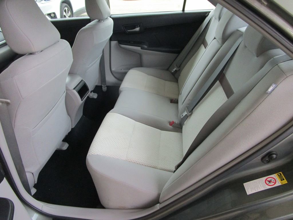Used 2012 Toyota Camry L image 14