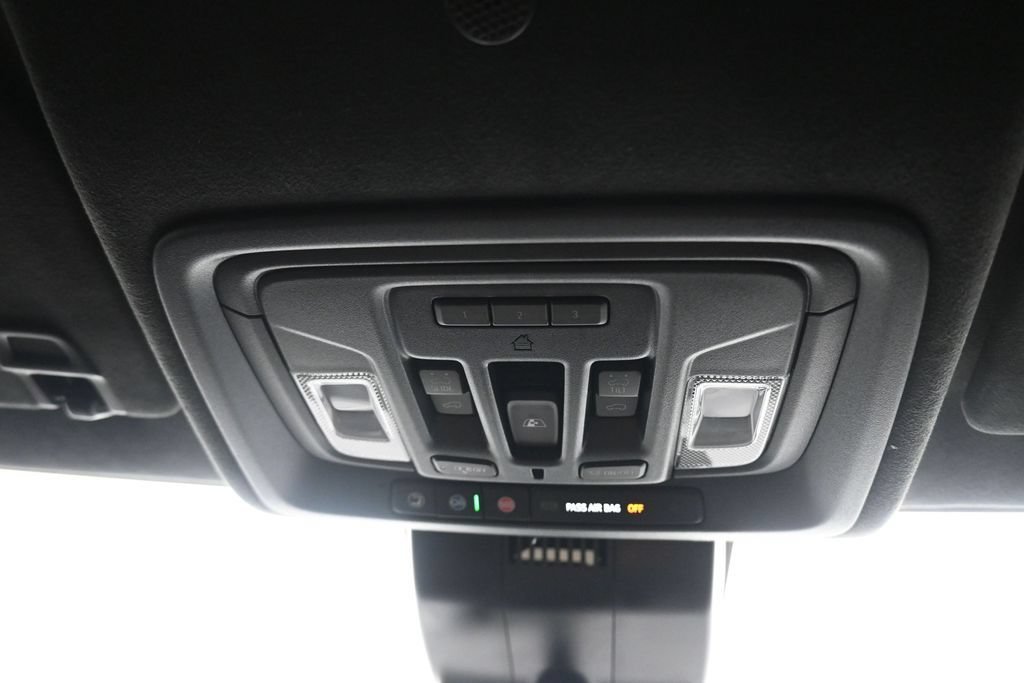 Used 2025 GMC Sierra 2500 AT4X AWD/4WD image 31