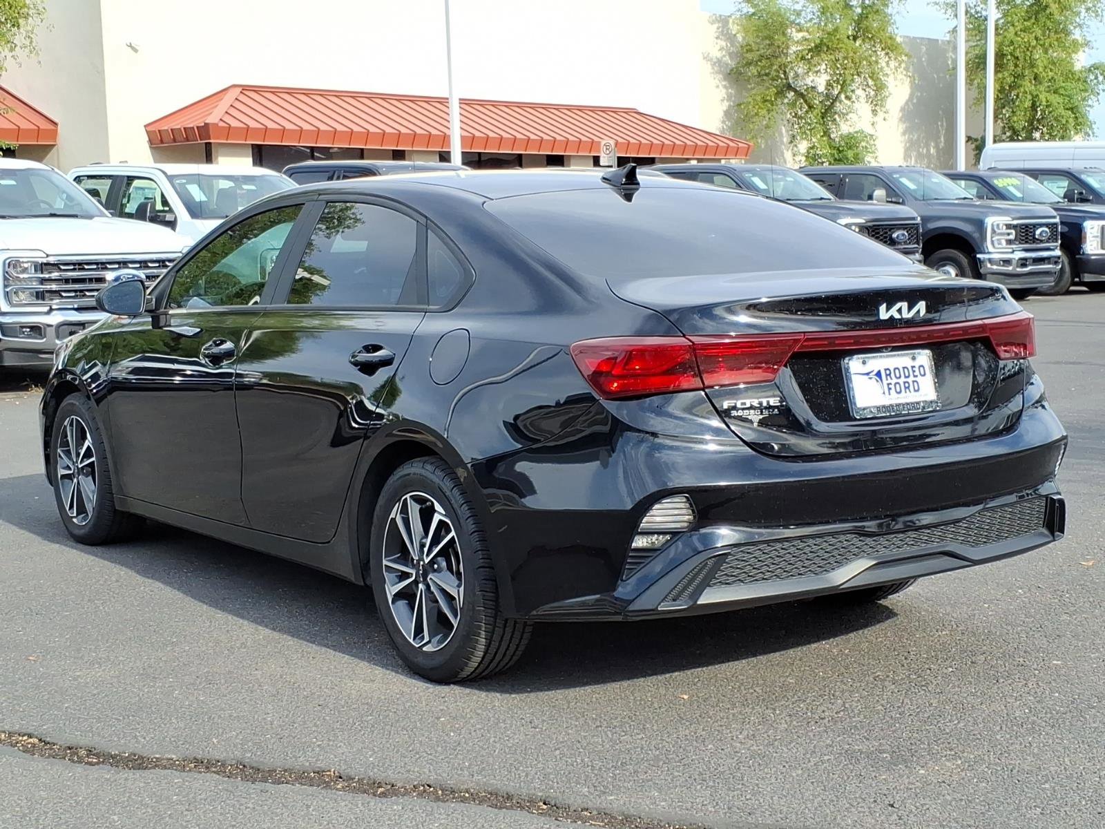 Used 2022 Kia Forte LXS image 3