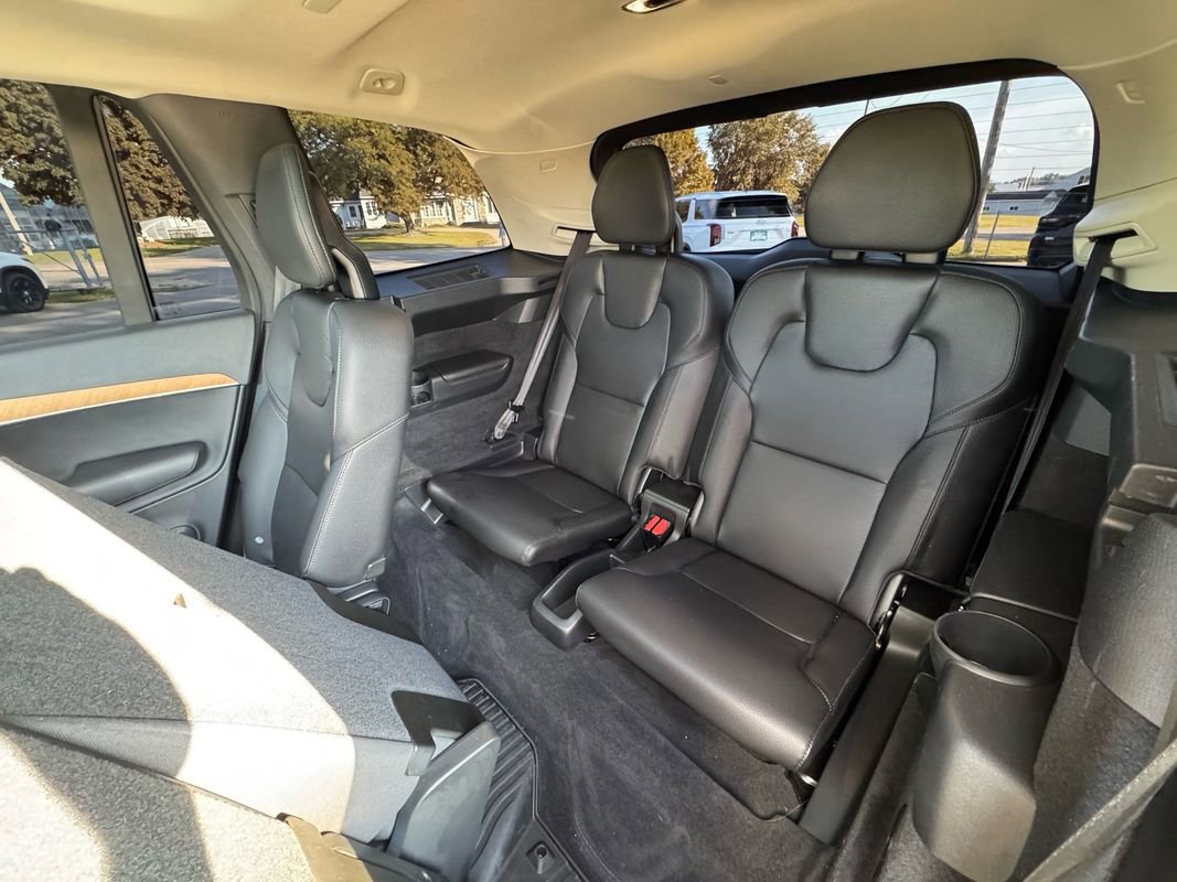 Used 2022 Volvo XC90 T6 Momentum w/ Protection Package Premier image 24