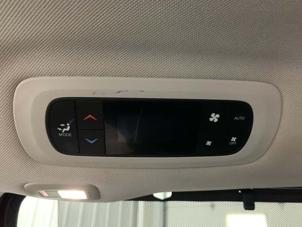 Used 2019 Chrysler Pacifica Limited FWD image 19