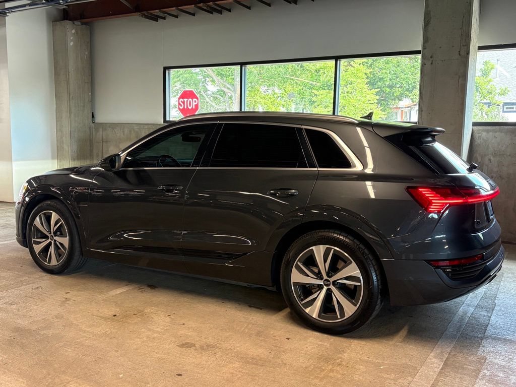 Used 2024 Audi Q8 e-tron Premium AWD/4WD image 2