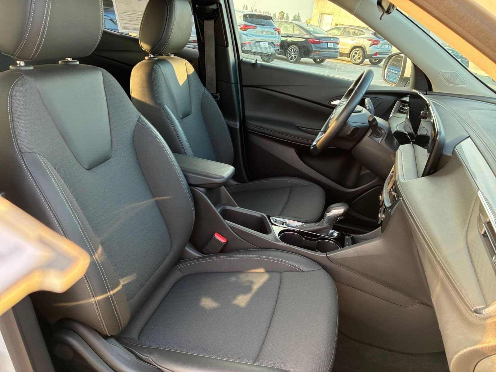 Used 2025 Buick Encore GX Preferred image 34