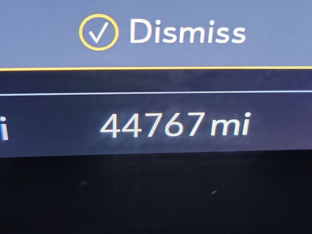 Used 2022 Buick Envision Essence w/ Safety Package image 5