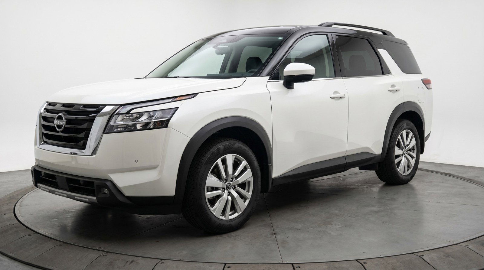 Used 2025 Nissan Pathfinder SV AWD/4WD image 3