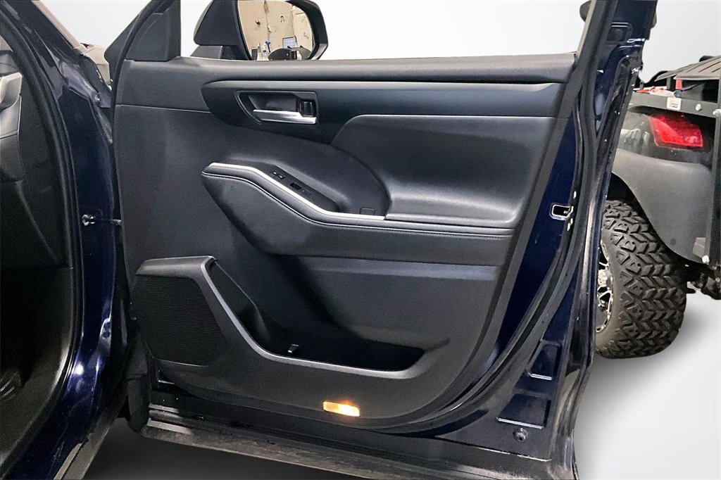 Used 2022 Toyota Highlander XLE image 28