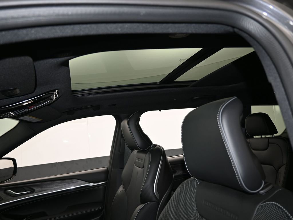 Used 2024 Jeep Grand Cherokee L Overland w/ Luxury Tech Group IV image 11