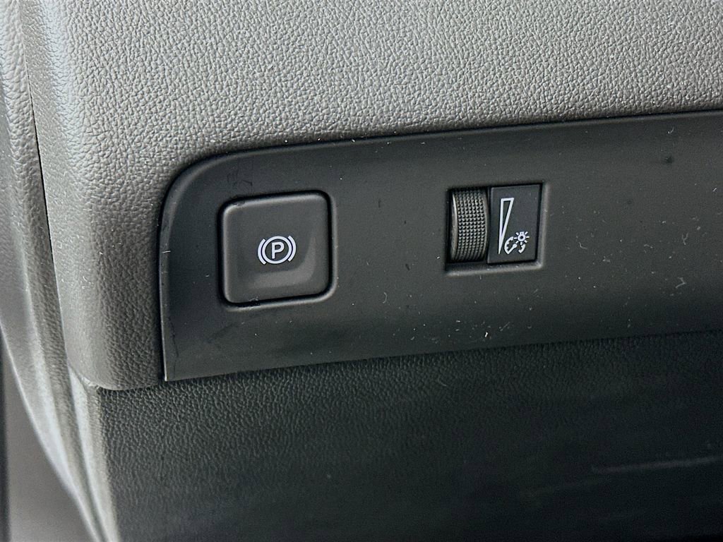 Used 2022 Buick Enclave Essence image 15