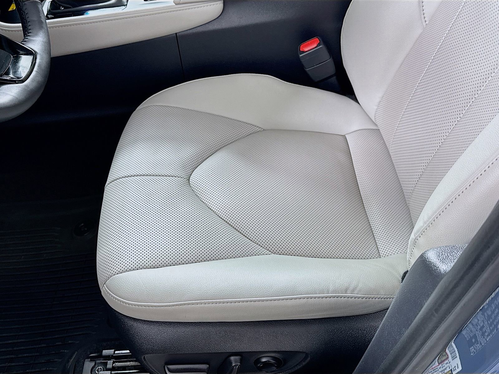 Certified 2025 Toyota Grand Highlander AWD image 16