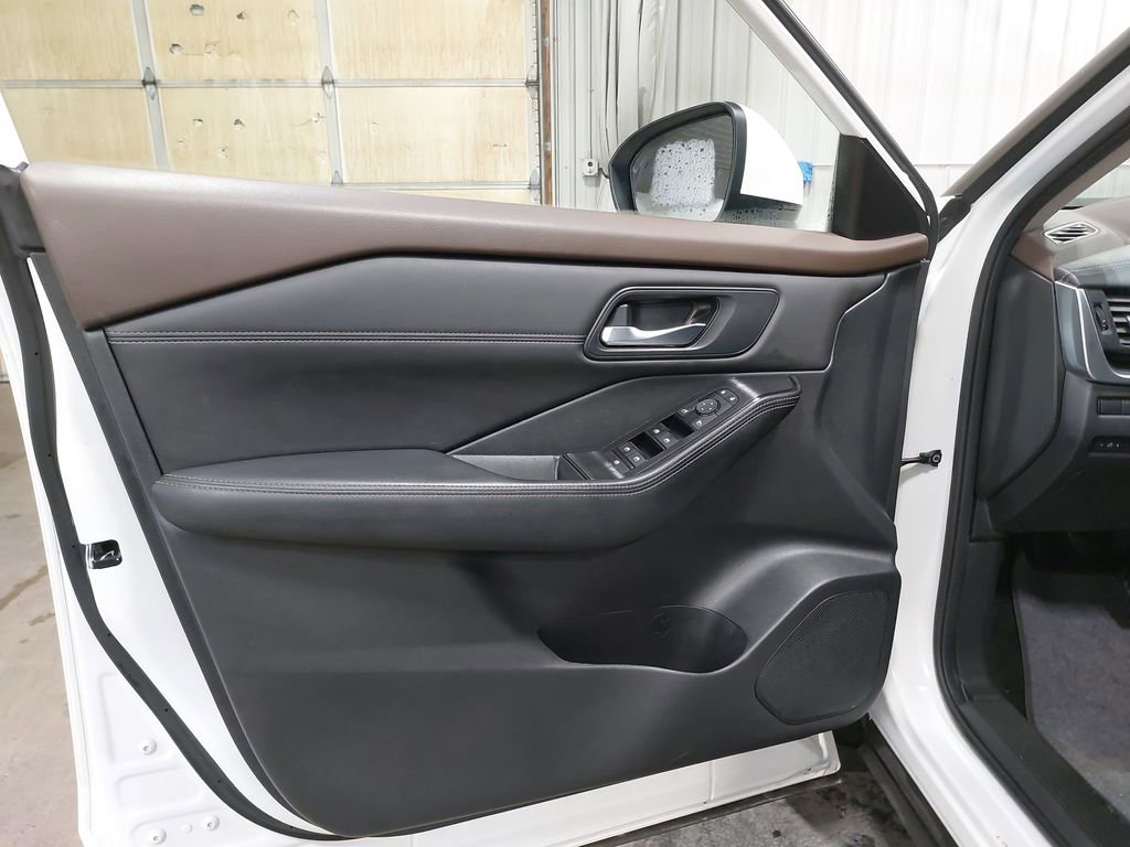 Used 2023 Nissan Rogue SV w/ SV Premium B Package image 27