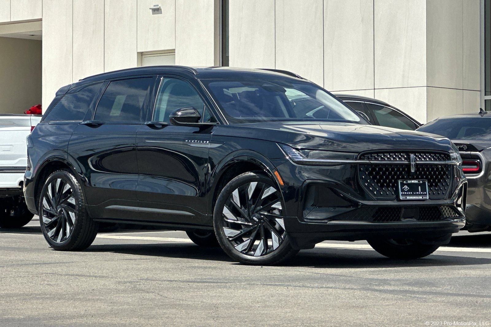 New 2026 Lincoln Nautilus Reserve w/ Jet Appearance Package AWD/4WD image 1