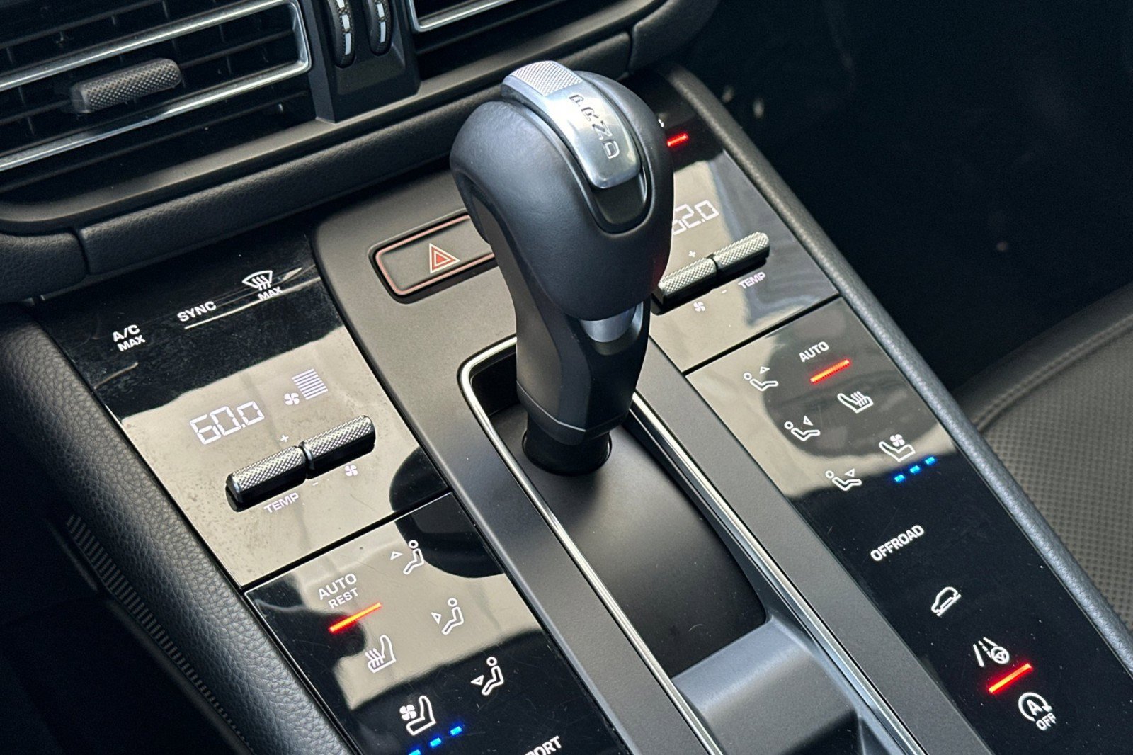 Certified 2024 Porsche Macan S AWD/4WD image 22