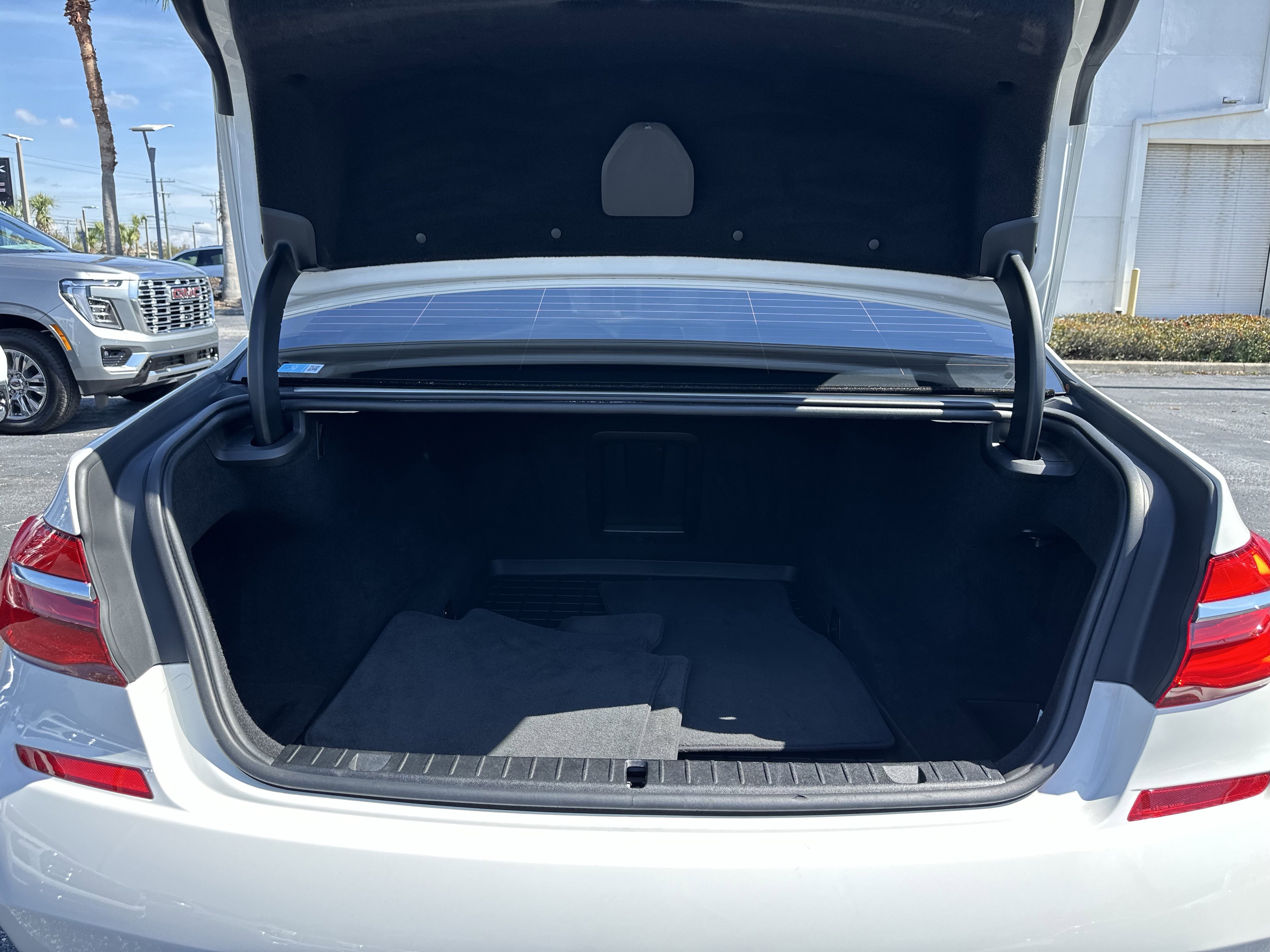 Used 2018 BMW 750i image 11