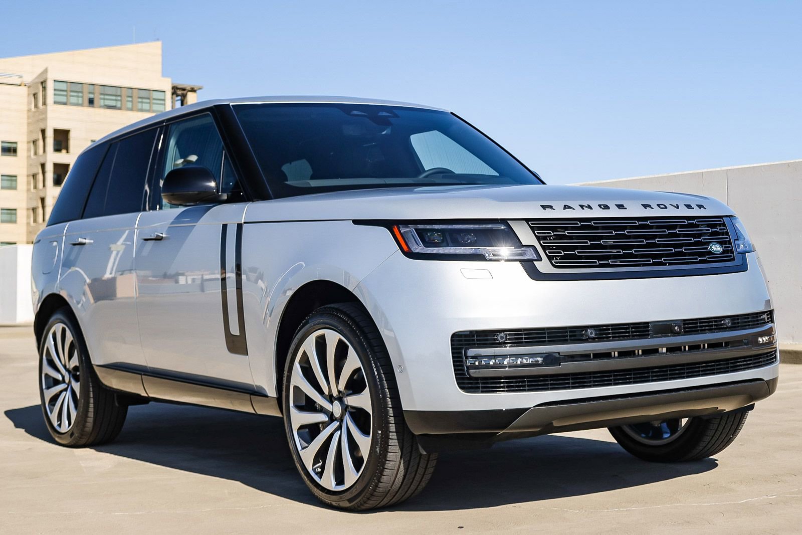 New 2025 Land Rover Range Rover SE image 3