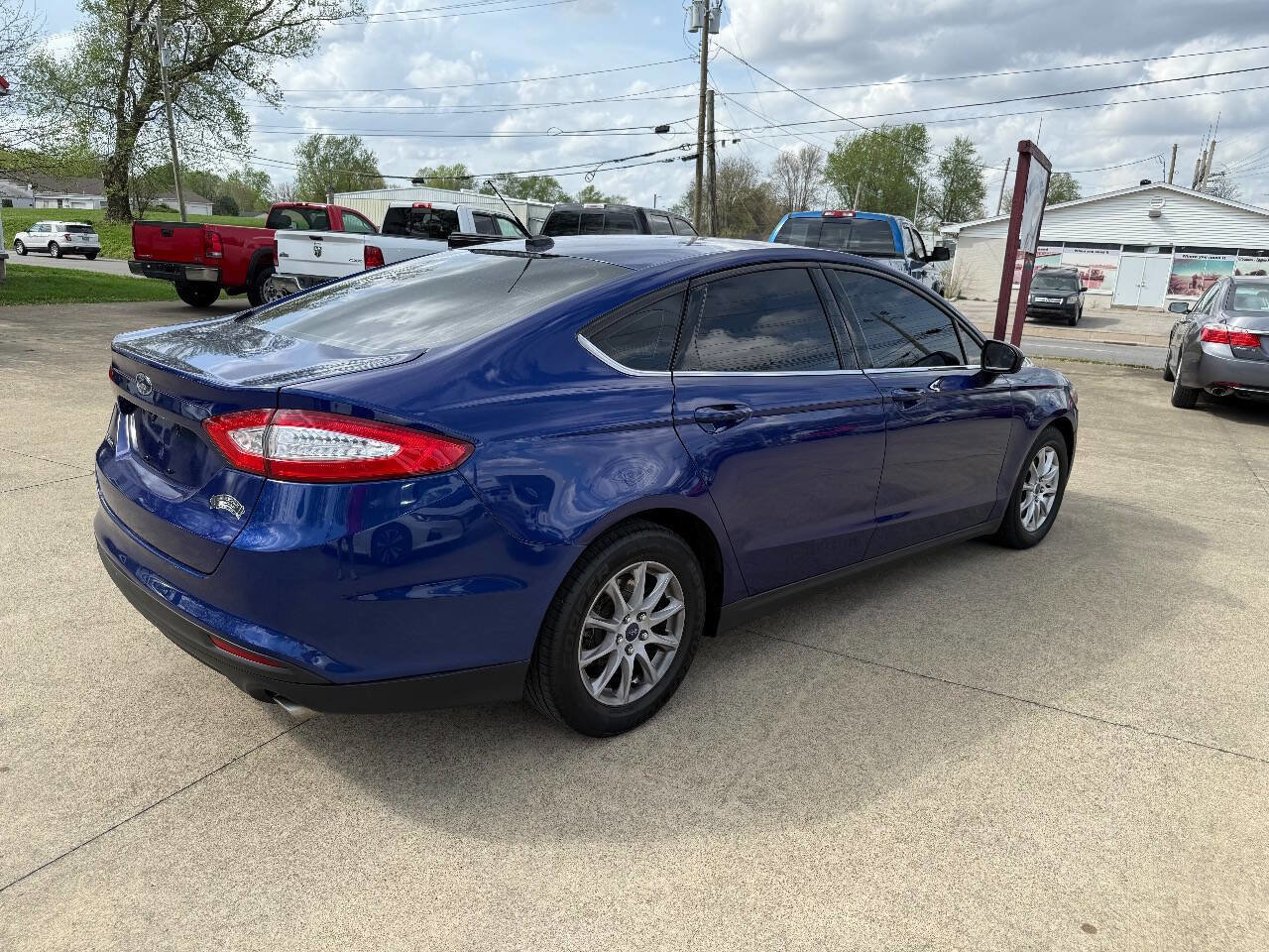 Used 2015 Ford Fusion S image 4
