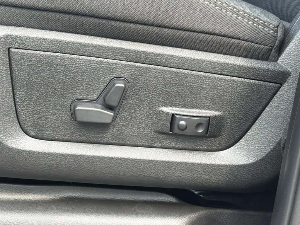 New 2026 RAM 2500 Big Horn AWD/4WD image 18